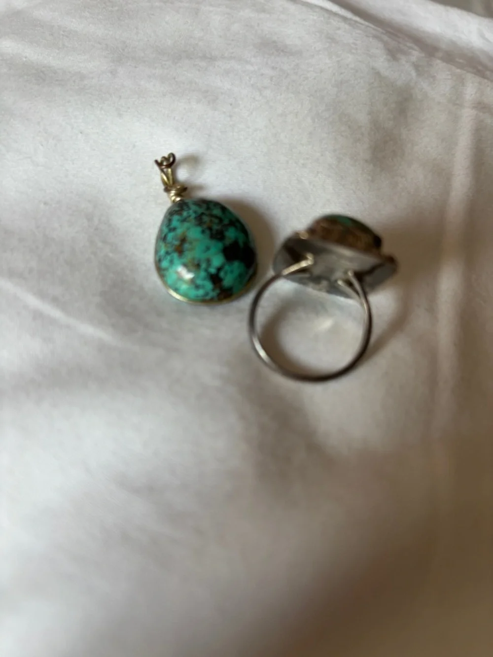 Navajo, authentic Turquoise Stone Pendant and Ring Set - Blue-Green Jewelry - Picture 4 of 4